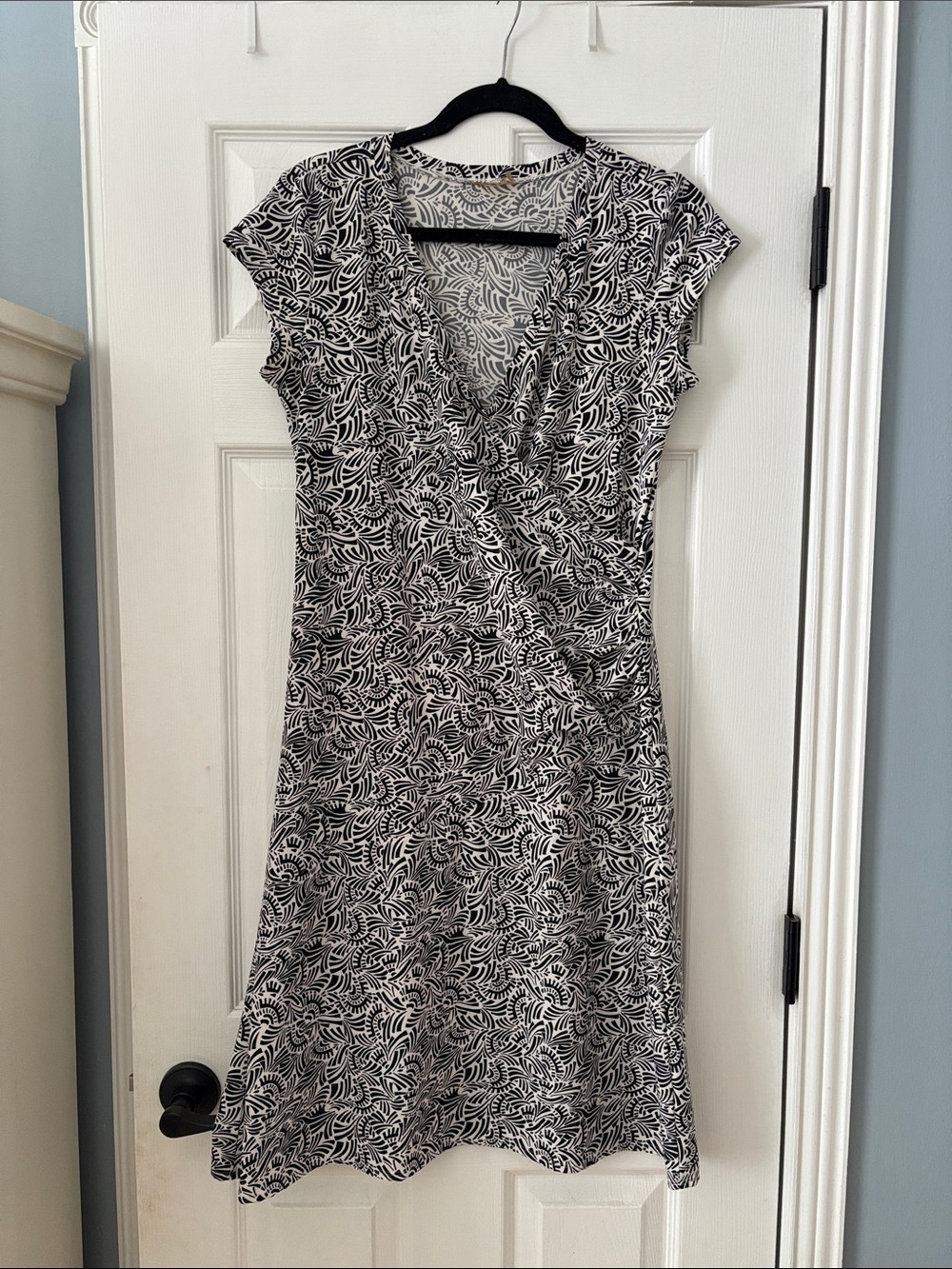 Athleta Black and White Leaf-Print Midi Dress